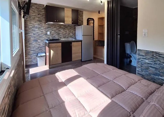 Evmorfia's The Beauty Of Simplicity Skála Marión